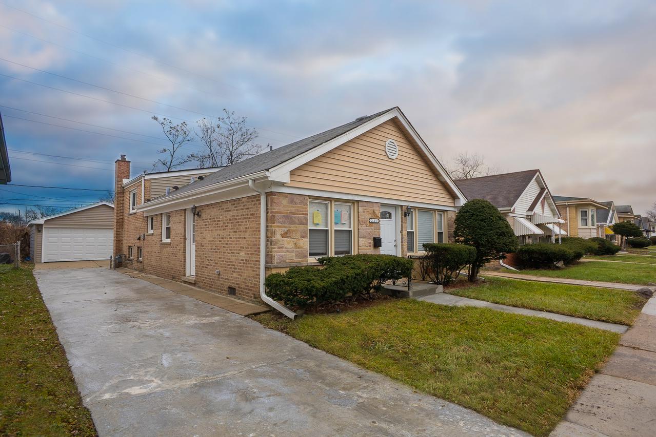 227 Zuelke Dr., Bellwood, IL 60104