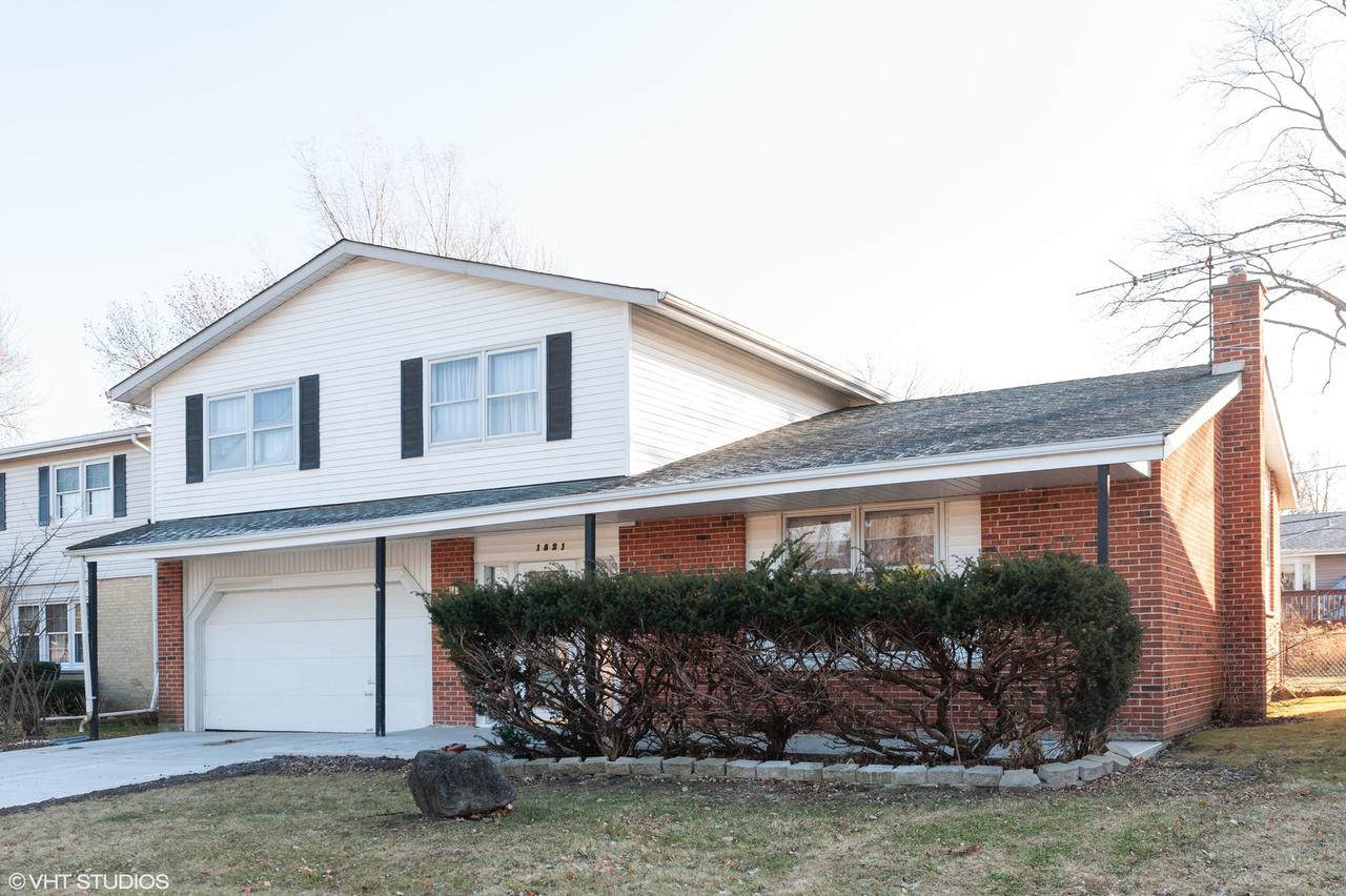 1821 W Palm Dr., Mount Prospect, IL 60056