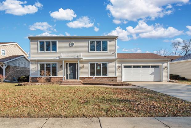 2343 S Embers Ln., Arlington Heights, IL 60005