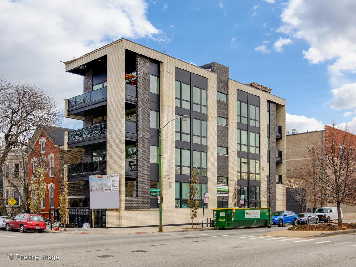 1533 W Superior St. #PHN2, Chicago, IL 60642
