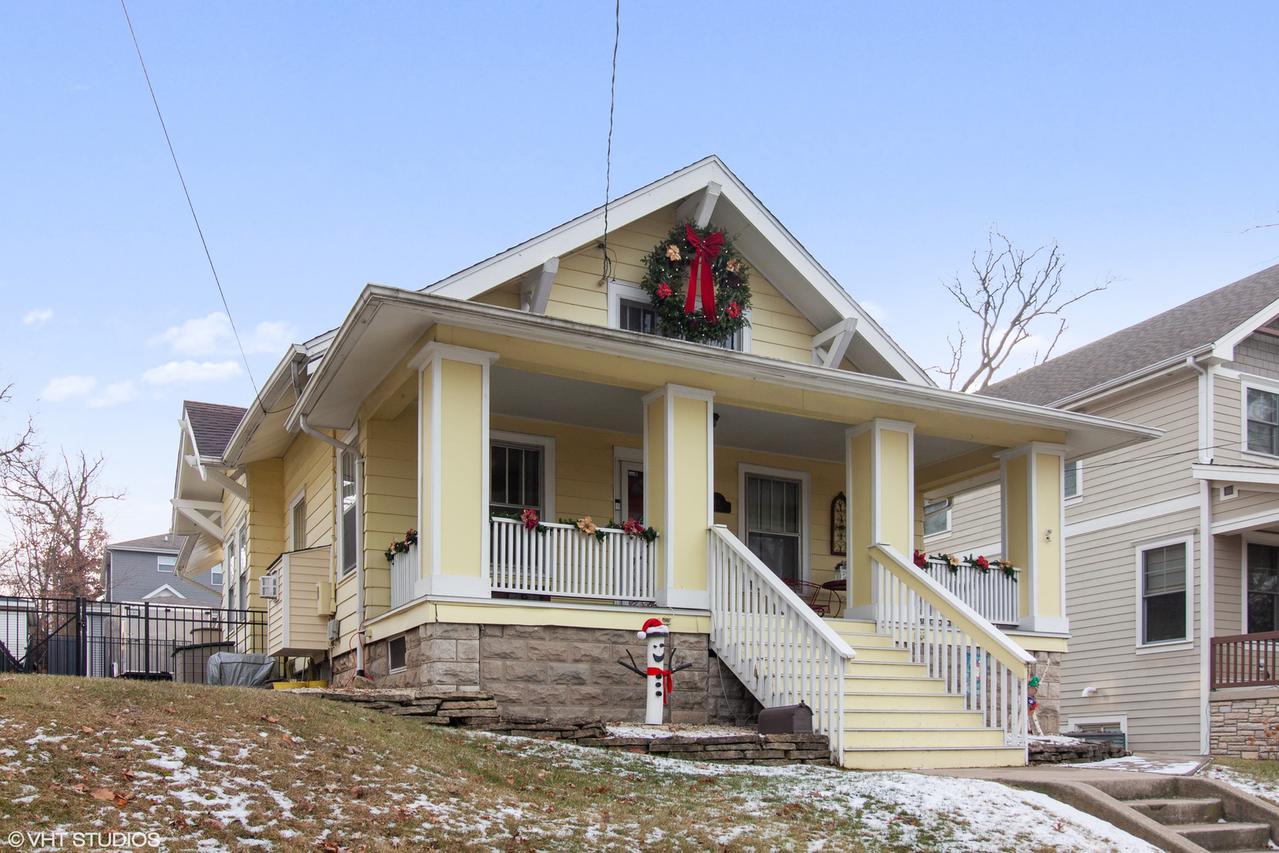 8 E Division St., Lemont, IL 60439