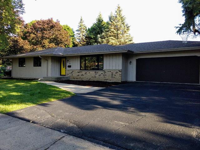 420 Ridge Dr., Dekalb, IL 60115
