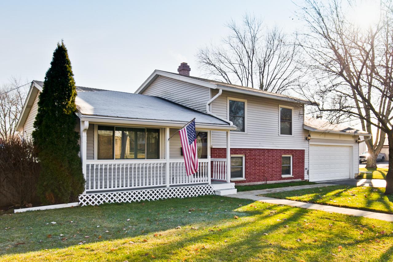 313 Oakwood Rd., Vernon Hills, IL 60061