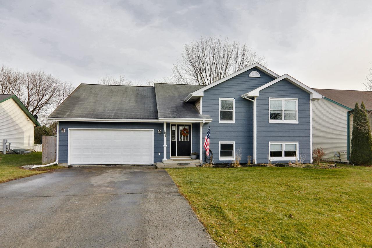 103 Rockaway Ct., Poplar Grove, IL 61065