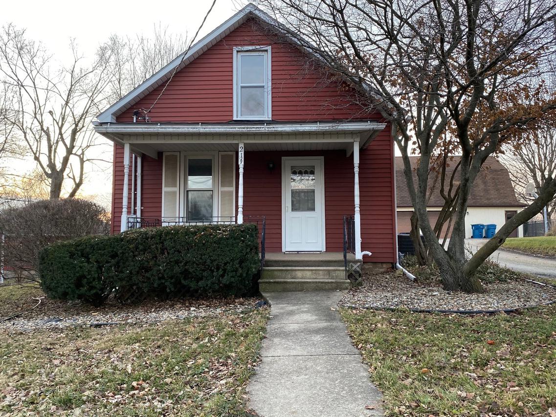 211 Shawandassee St., Tonica, IL 61370