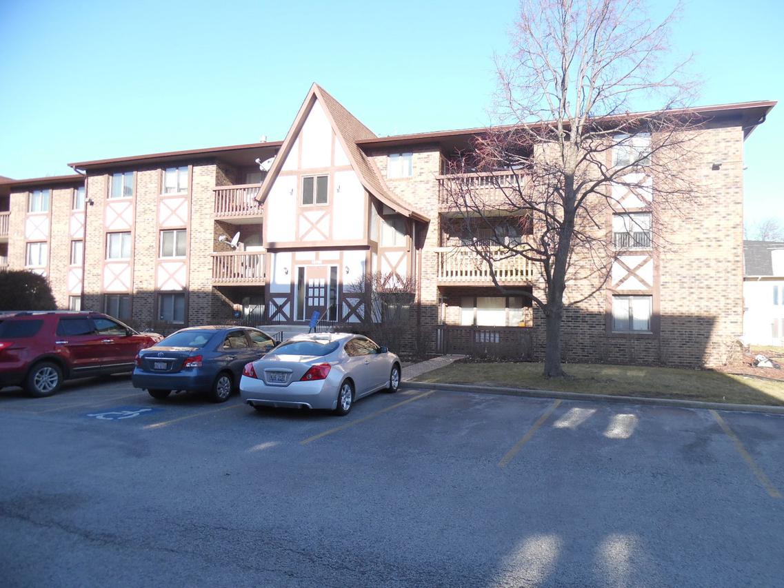 10400 Circle Dr. #304, Oak Lawn, IL 60453