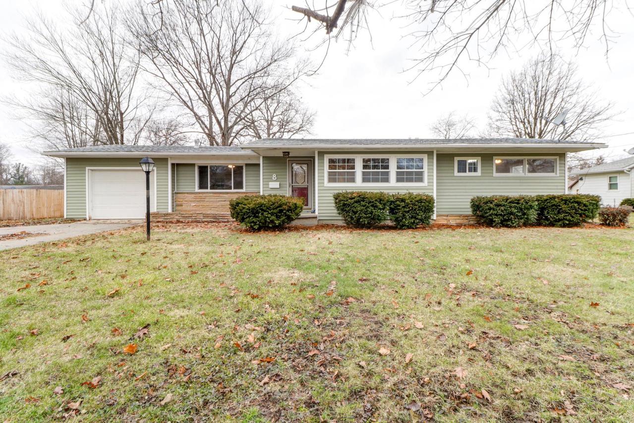 8 N Henson Rd., Villa Grove, IL 61956