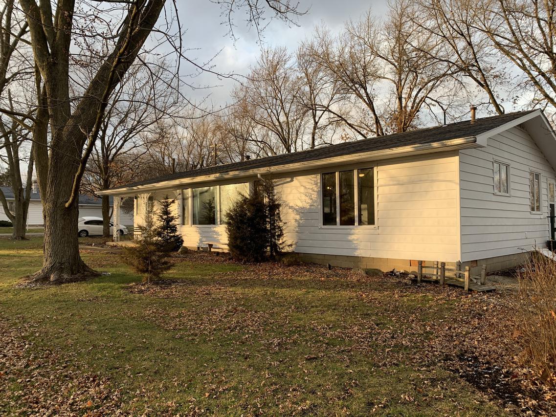 302 Hall Dr., Roberts, IL 60962