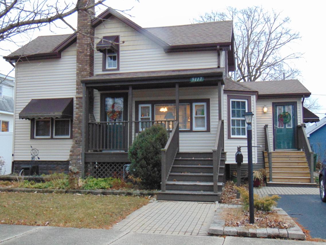 9117 S 53rd Ave., Oak Lawn, IL 60453