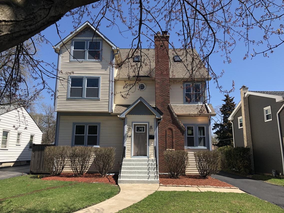 719 S Yale Ave., Villa Park, IL 60181