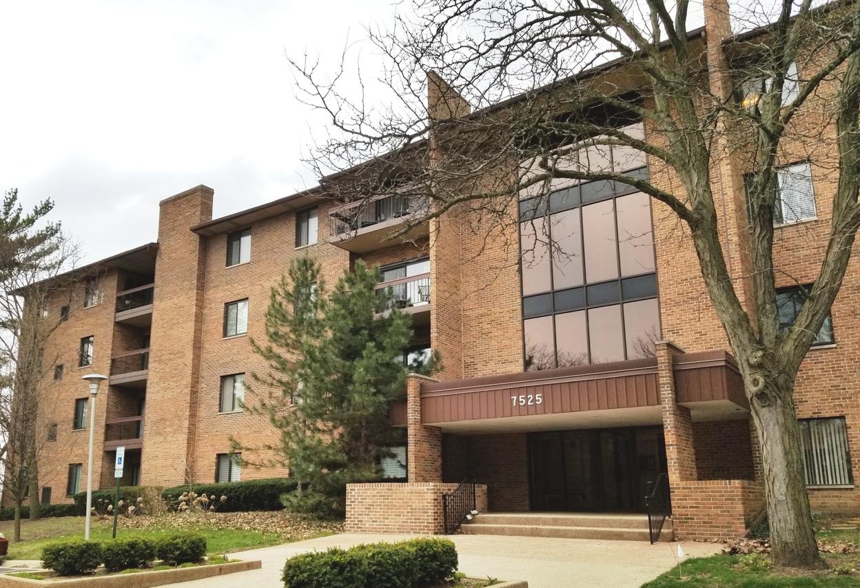 7525 Nantucket Dr. #202, Darien, IL 60561