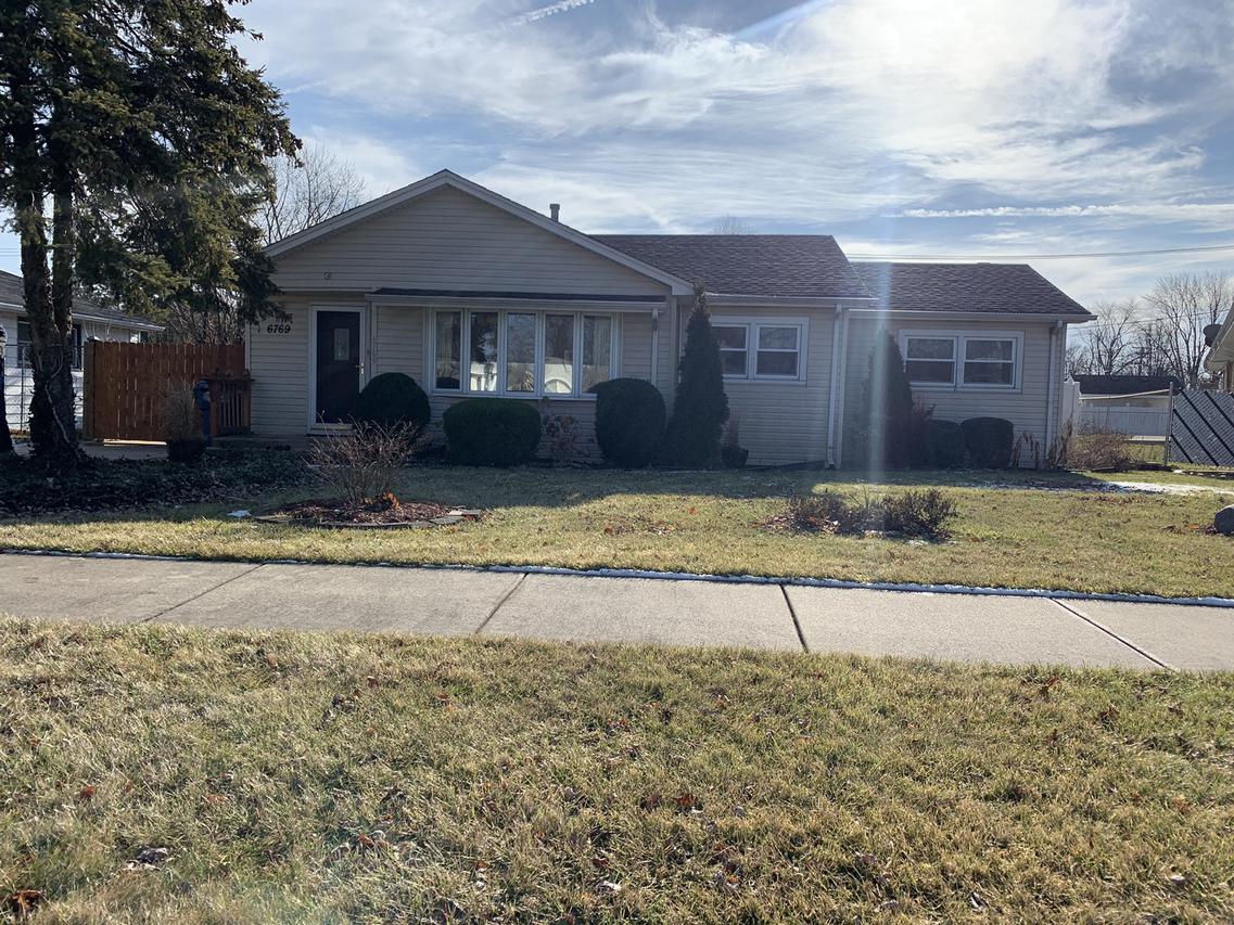 6769 W 88th Pl., Oak Lawn, IL 60453