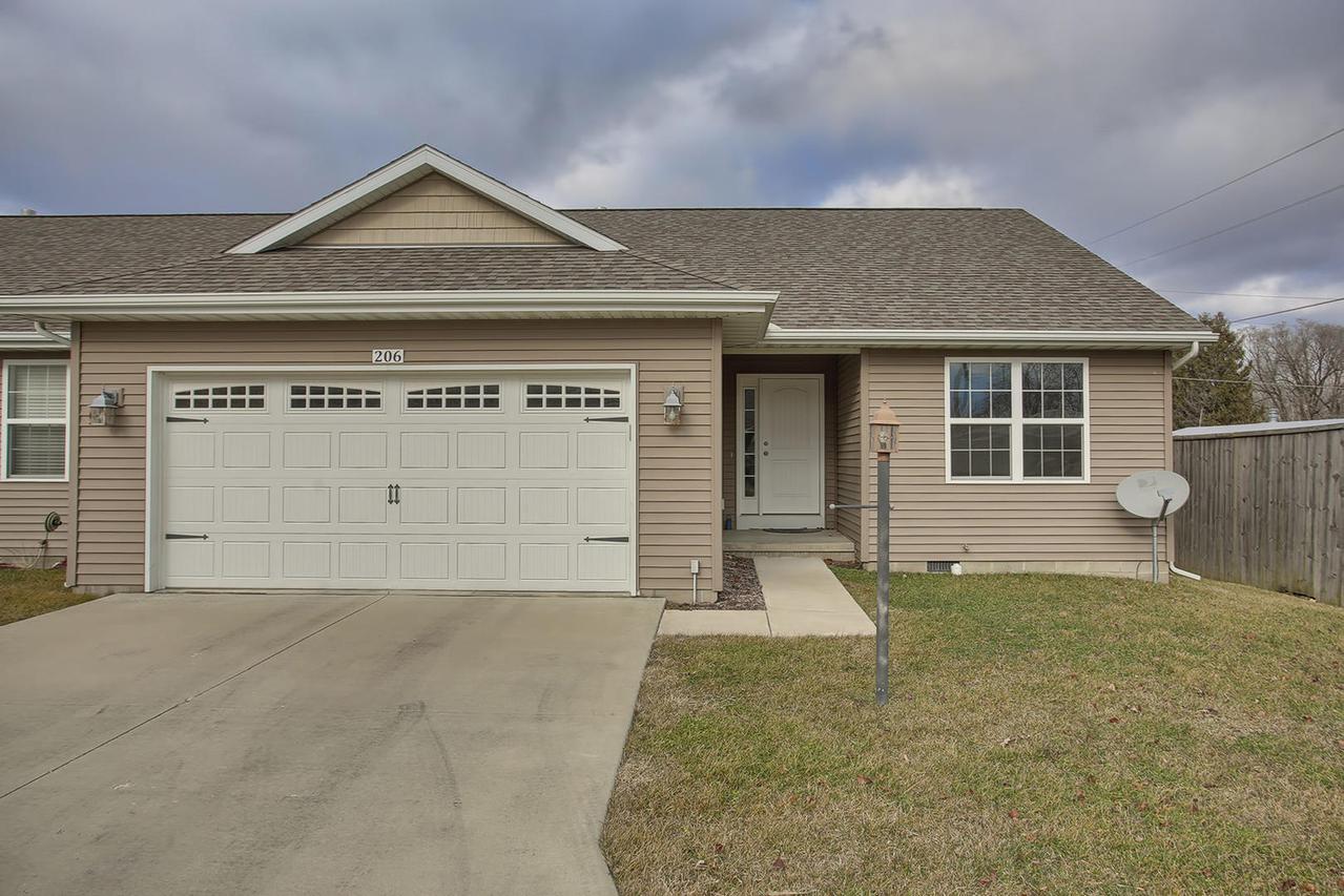 206 Turnberry Ct., Fisher, IL 61843