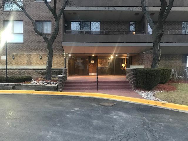5 E Carriageway Dr. #209, Hazel Crest, IL 60429