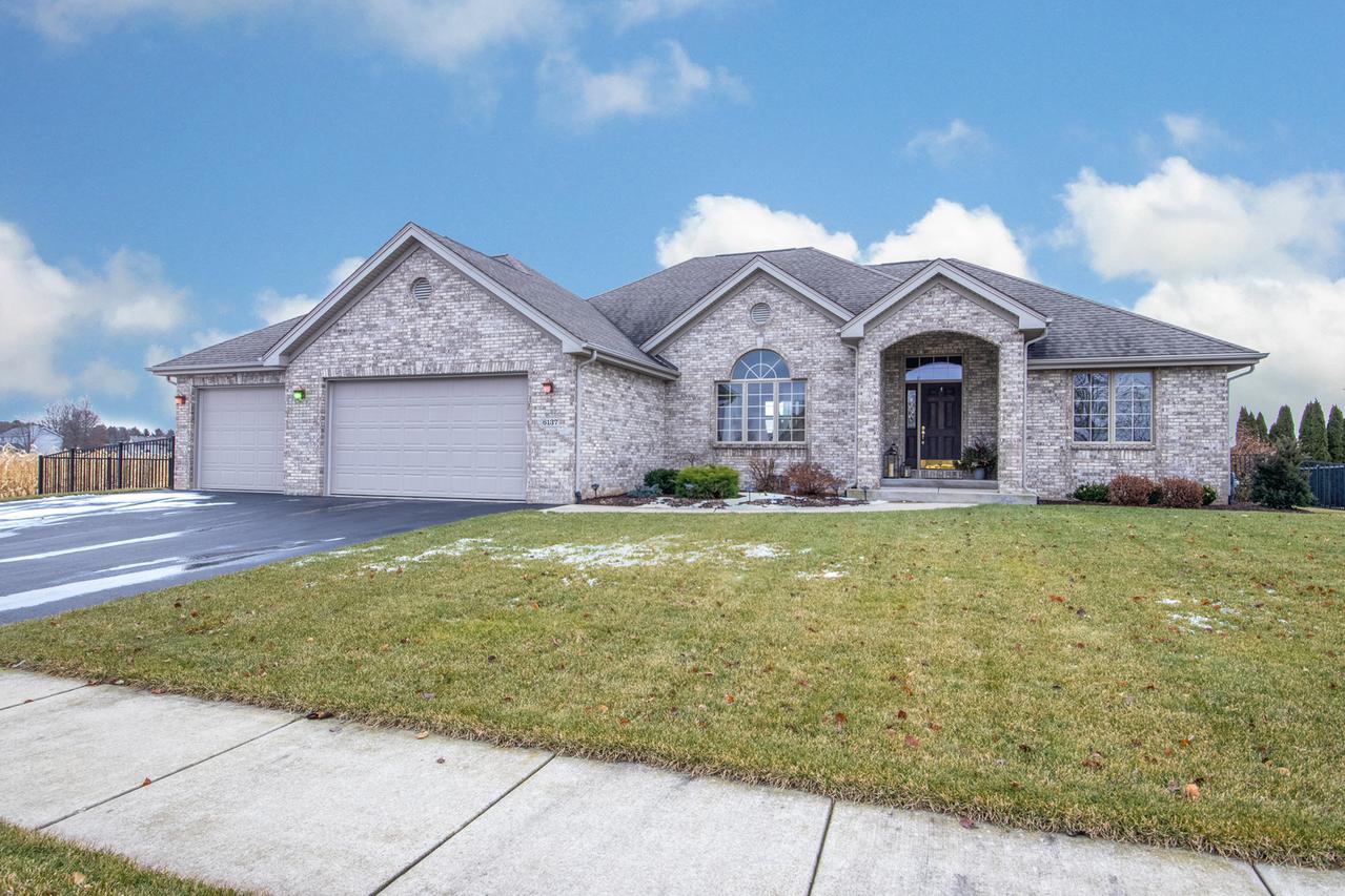 6137 Sweet Grass Dr., Roscoe, IL 61073