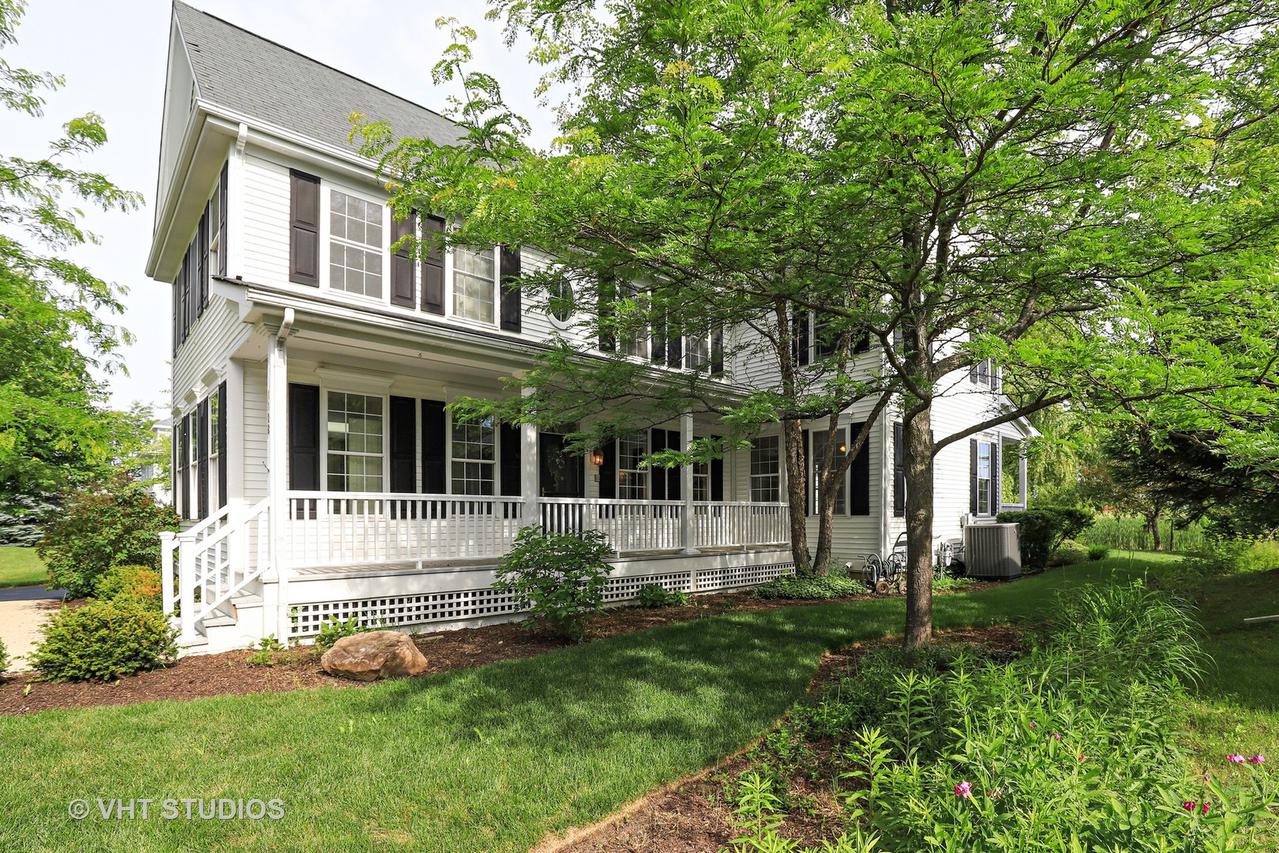 1128 Hedgerow Dr., Grayslake, IL 60030