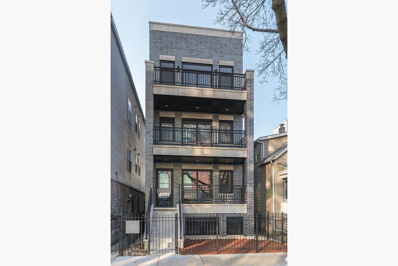 1711 W Roscoe St. #2, Chicago, IL 60657