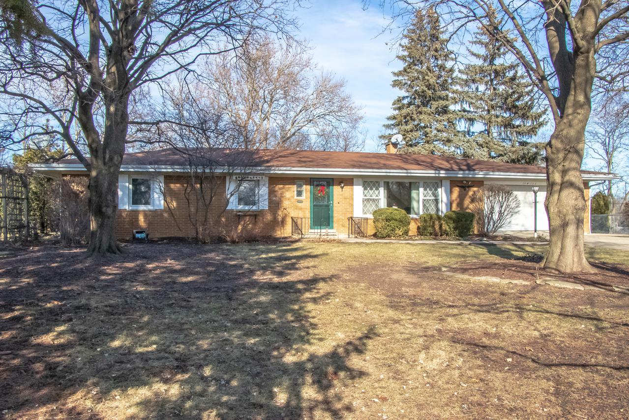 20W356 Belmont Pl., Addison, IL 60101