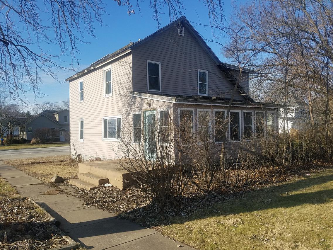 204 W Davison St., Roanoke, IL 61561