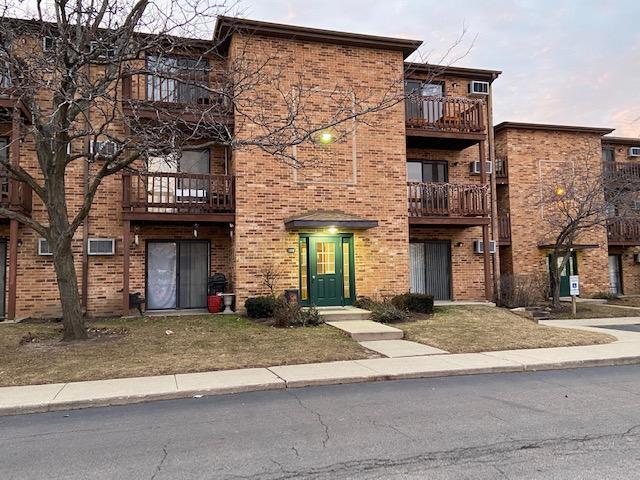 1308 N Geneva Dr. #1B, Palatine, IL 60074