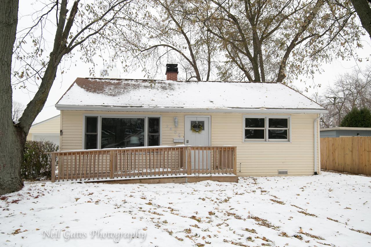 2408 Cardinal Dr., Rolling Meadows, IL 60008