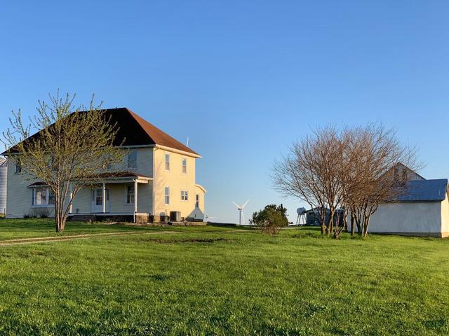 1564 E 3800 North Rd., Cabery, IL 60919