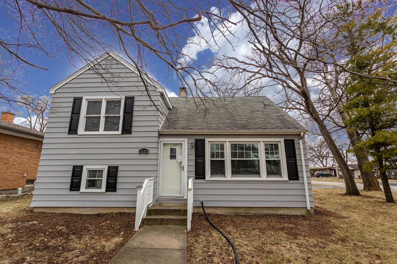 7649 Thomas Ave., Bridgeview, IL 60455