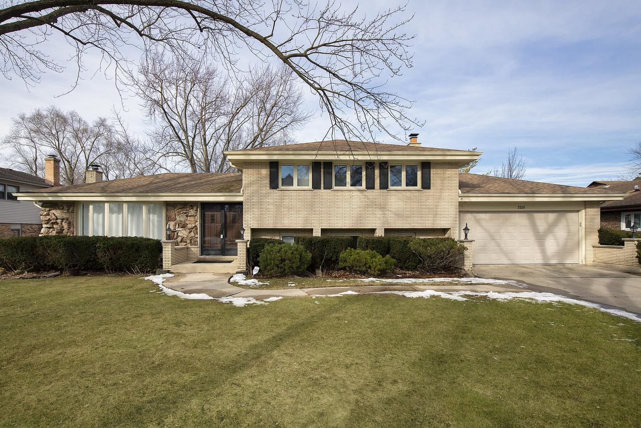 3326 Prestwick Ln., Northbrook, IL 60062
