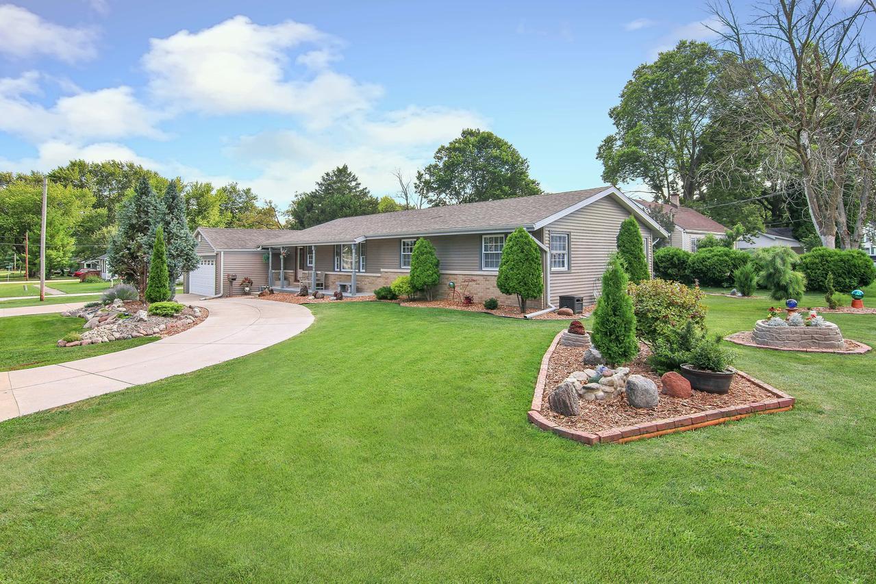 221 Ash St., Sandwich, IL 60548