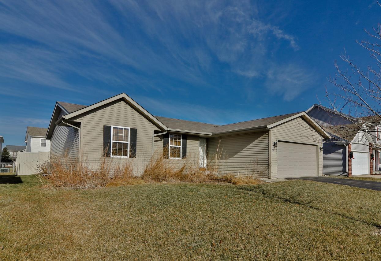 3076 Warwickshire Dr., Machesney Park, IL 61115