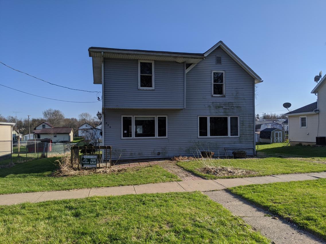 330 E Front Ave., Stockton, IL 61085