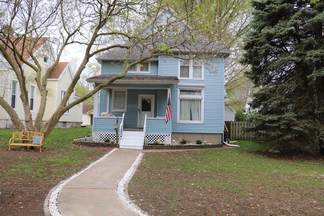 617 N Center St., Clinton, IL 61727