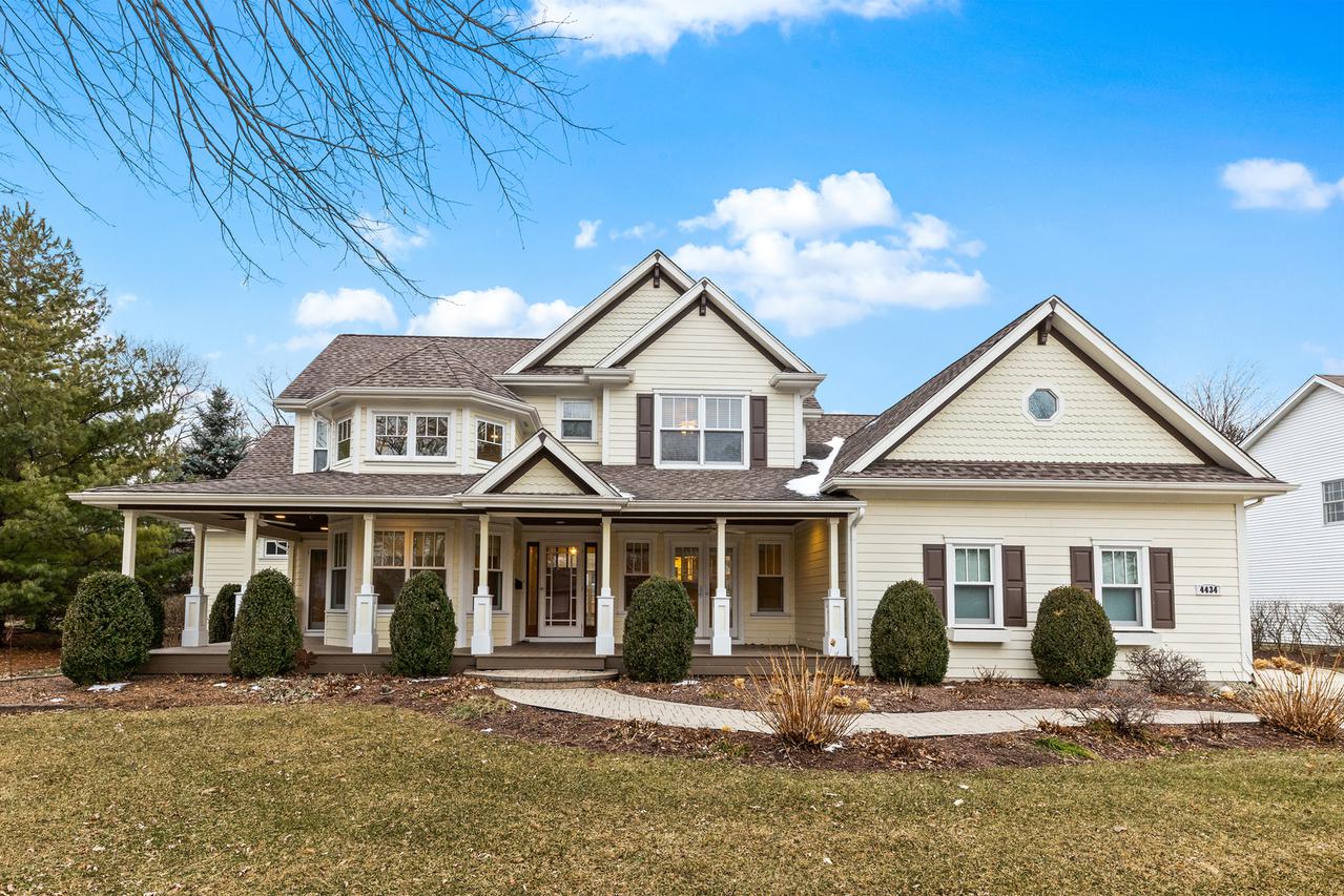 4434 Stonewall Ave., Downers Grove, IL 60515