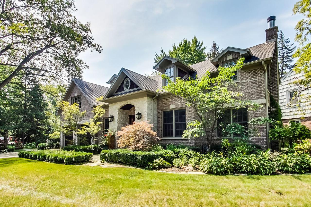 6654 N Kilbourn Ave., Lincolnwood, IL 60712