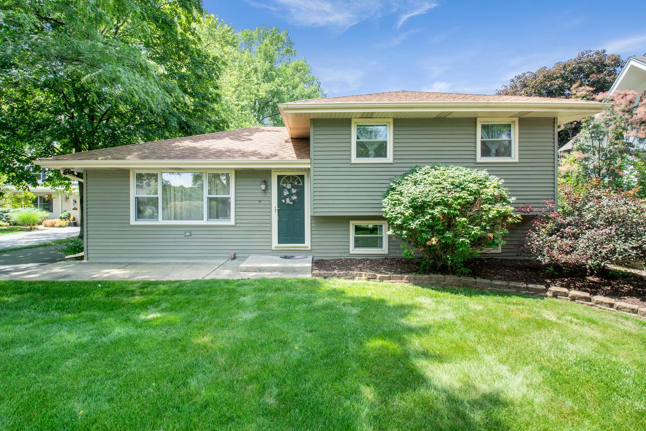 6044 Boundary Rd., Downers Grove, IL 60516