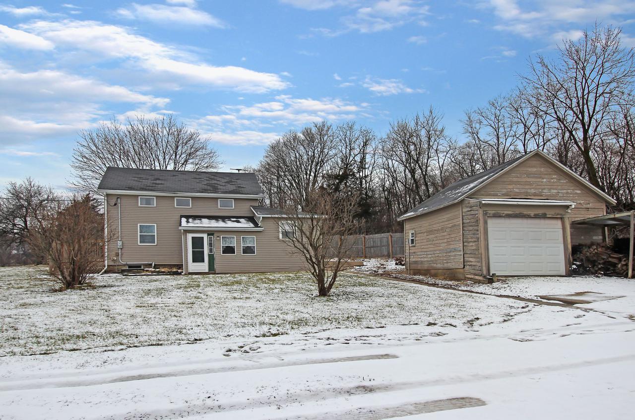 5539 E Il Route 75, Dakota, IL 61018