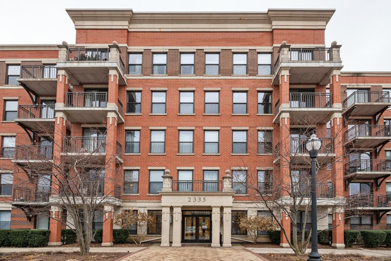 2335 W Belle Plaine Ave. #109, Chicago, IL 60618