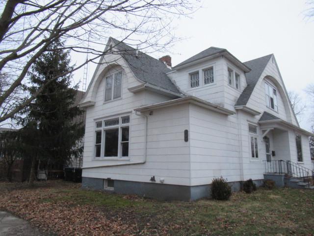 101 N Pine St., Villa Grove, IL 61956
