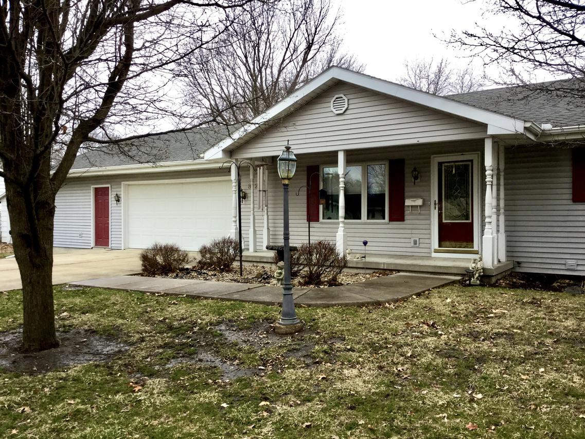 812 E Illinois St., Arthur, IL 61911