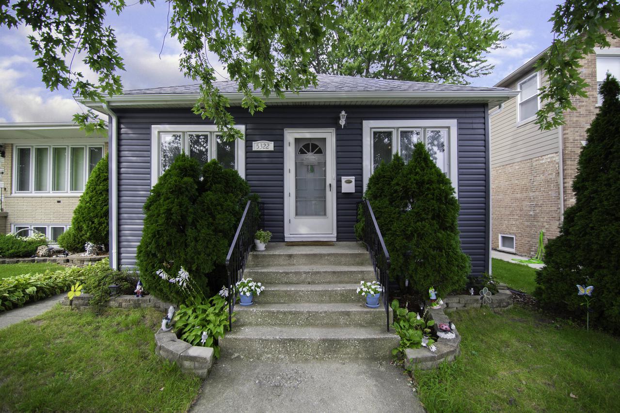 5322 S Mulligan Ave., Chicago, IL 60638