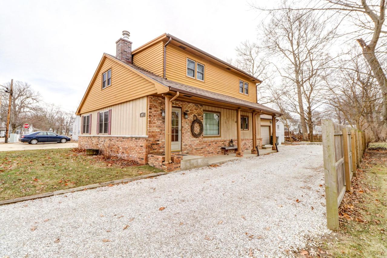 101 W Main St., Mahomet, IL 61853