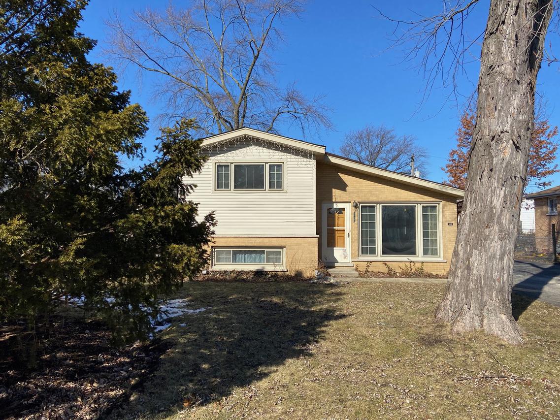 1213 Stoneham St., Bensenville, IL 60106