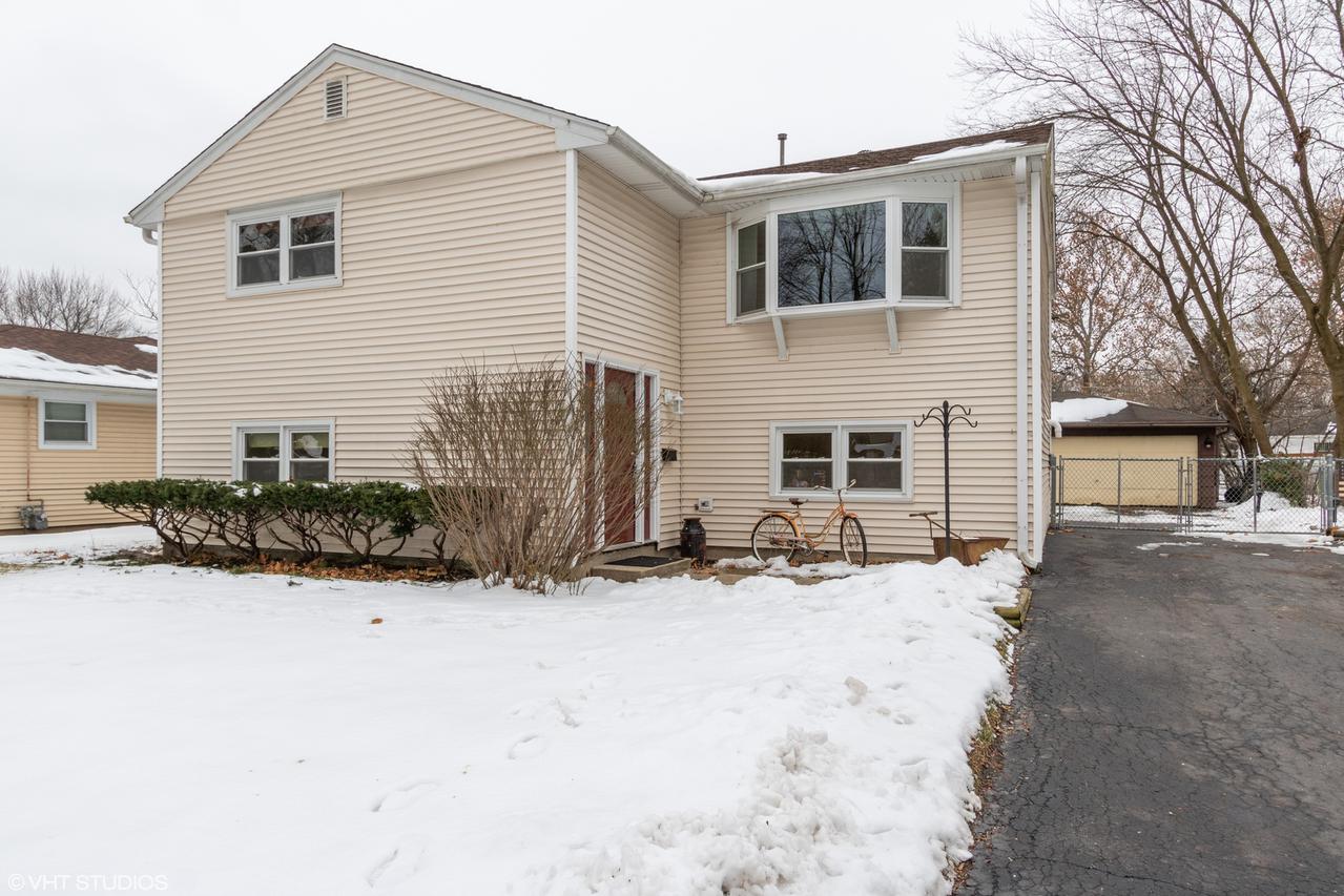 2305 Hawk Ln., Rolling Meadows, IL 60008