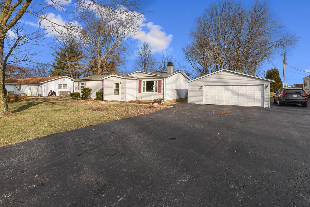 1636 County Road 500 E Rd., Bondville, IL 61815