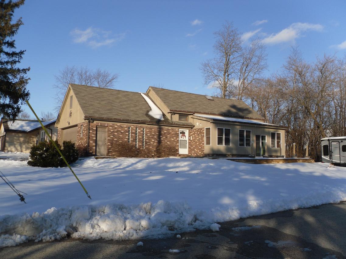 941 Ridge Ave., Mundelein, IL 60060