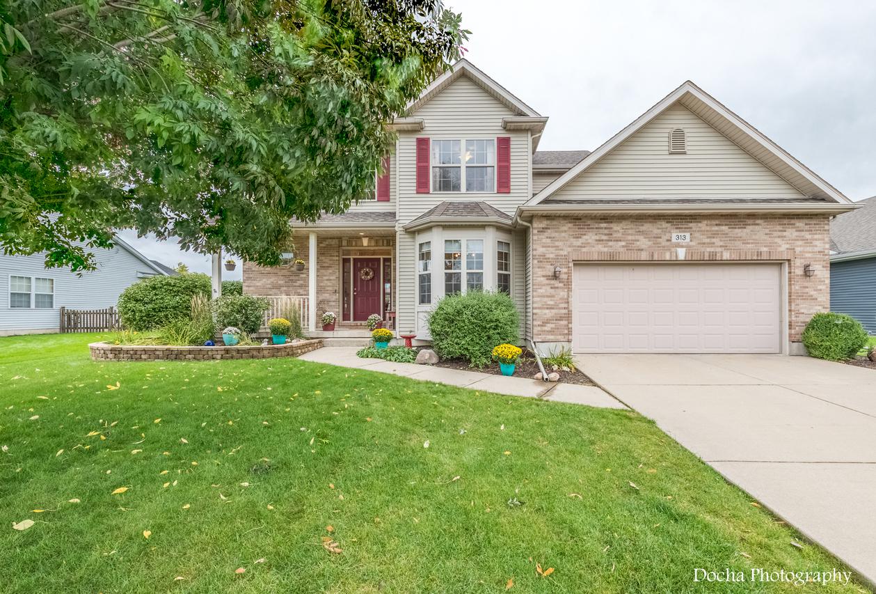 313 Ashwood Dr., Sycamore, IL 60178