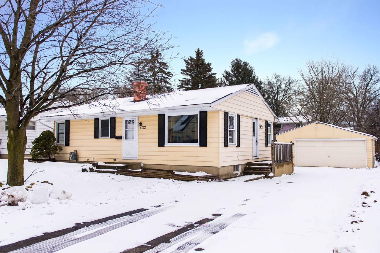 432 W Taylor St., Dekalb, IL 60115