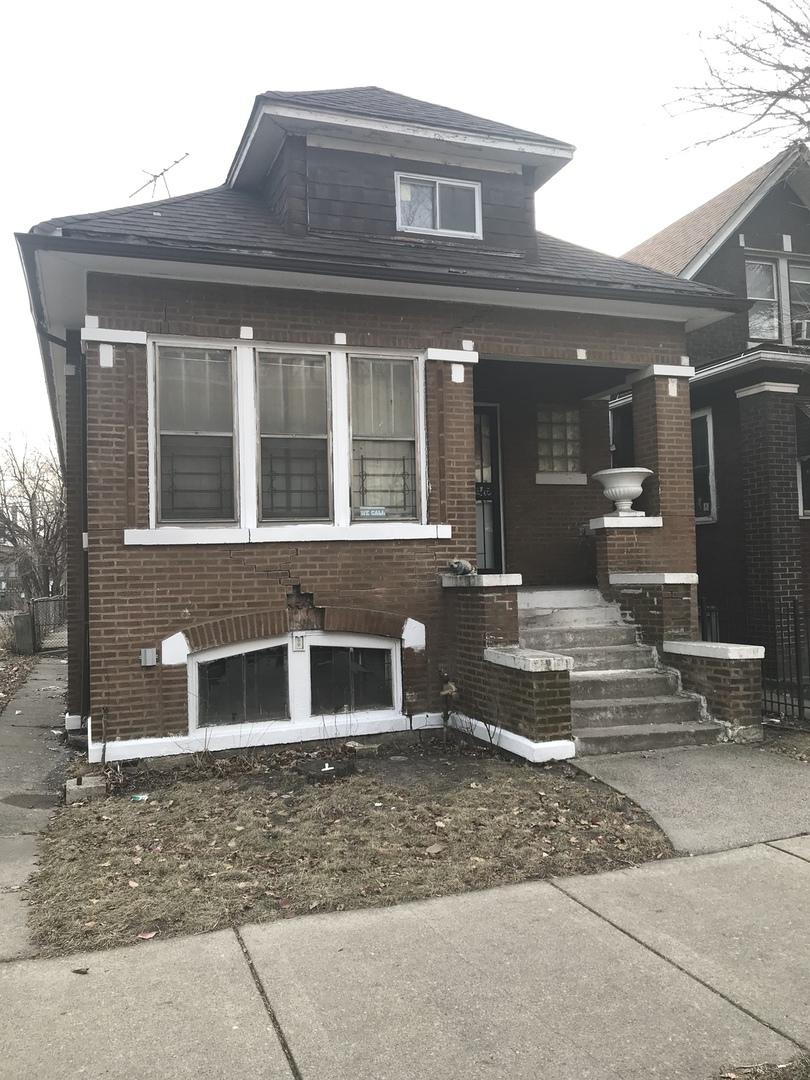 4819 W Walton St., Chicago, IL 60651