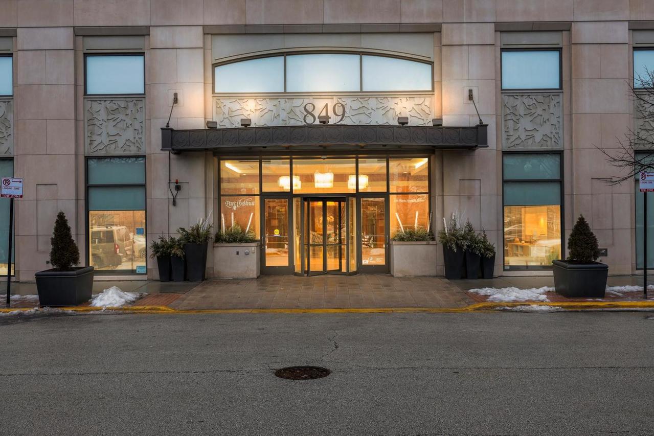 849 N Franklin St. #802, Chicago, IL 60610