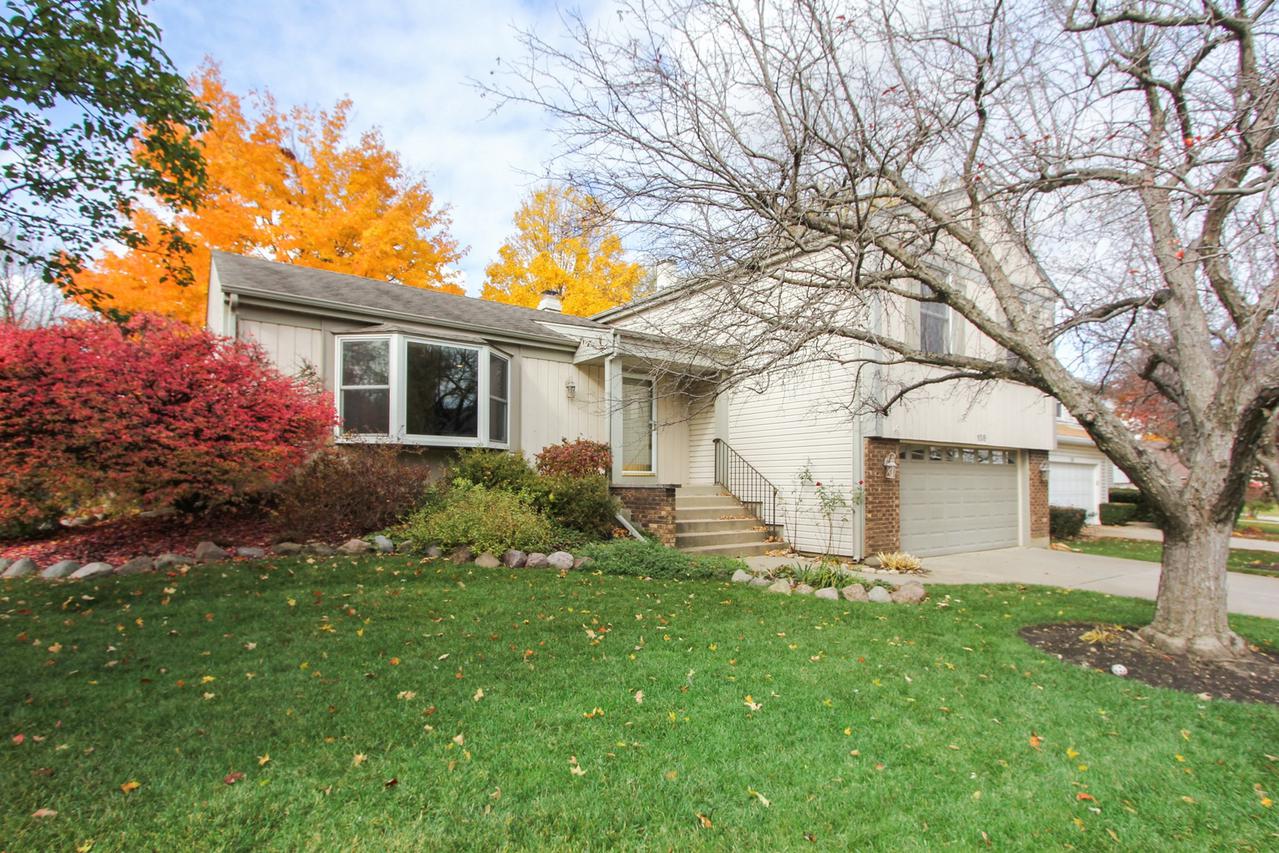 108 Alexandria Dr., Vernon Hills, IL 60061